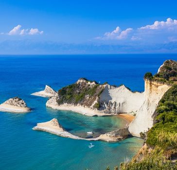 grecia nave + hotel piccola.jpg